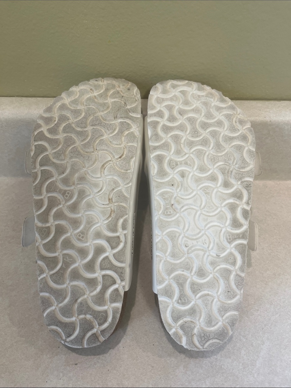 Birkenstock White Two-Strap Patent Slide Sz 5-51/2 (36) Great Condition - Picture 8 of 13